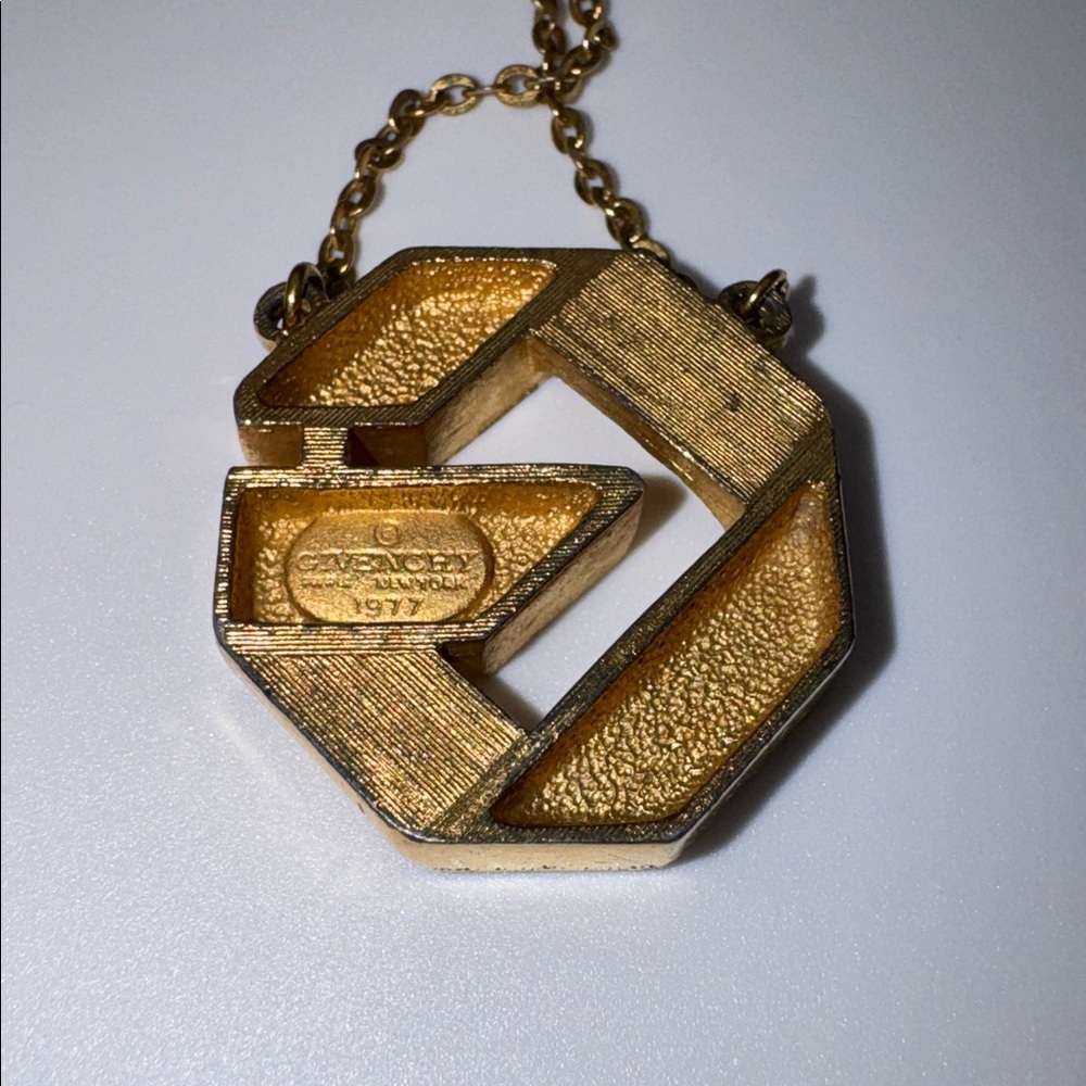 Vintage Givenchy 1977 Paris New York G Logo Geometric Pendant Necklace - Picture 4 of 4